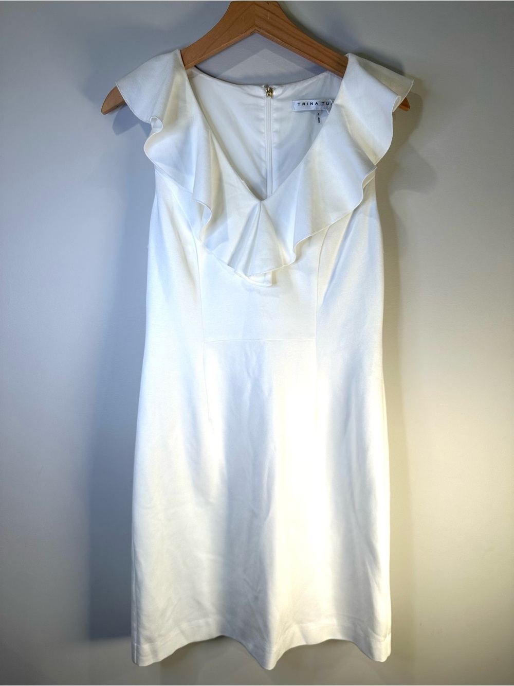 NWT Trina Turk Alpina White Ruffle Neck Sheath Dress Size 6